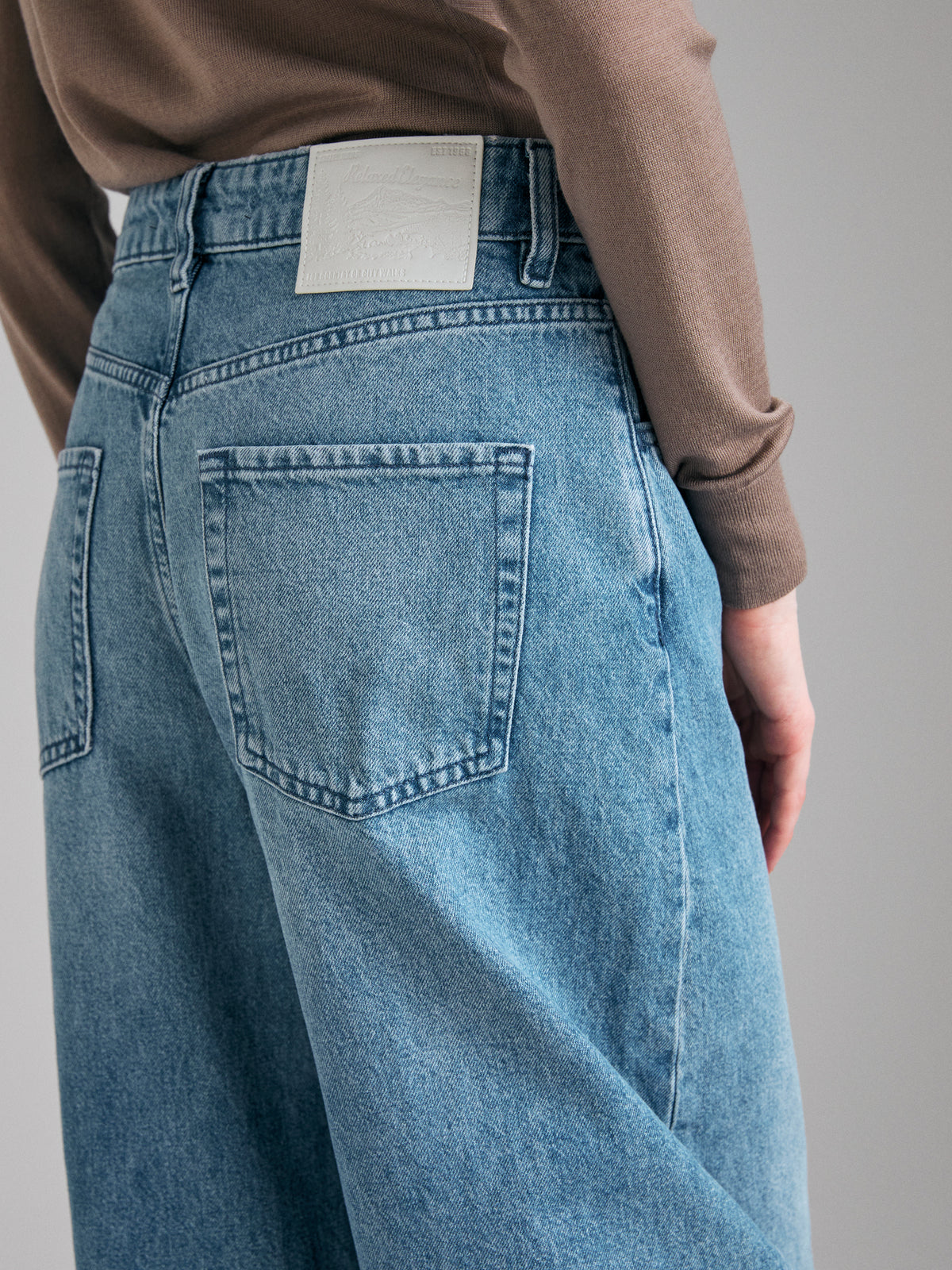 Jeans barrel fit de cintura subida - ucb_image_FY