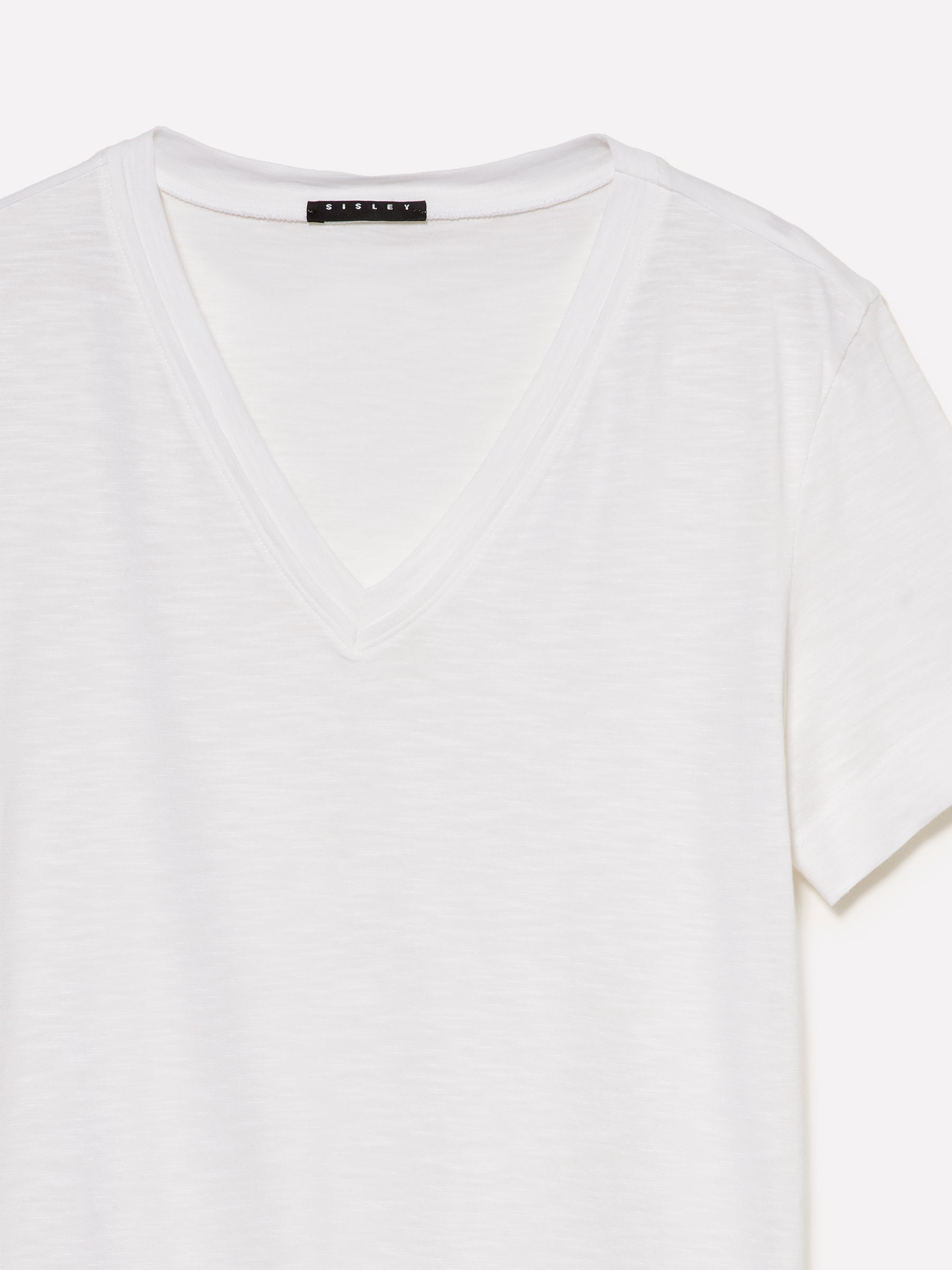 T-shirt com decote em V - ucb_image_DS1