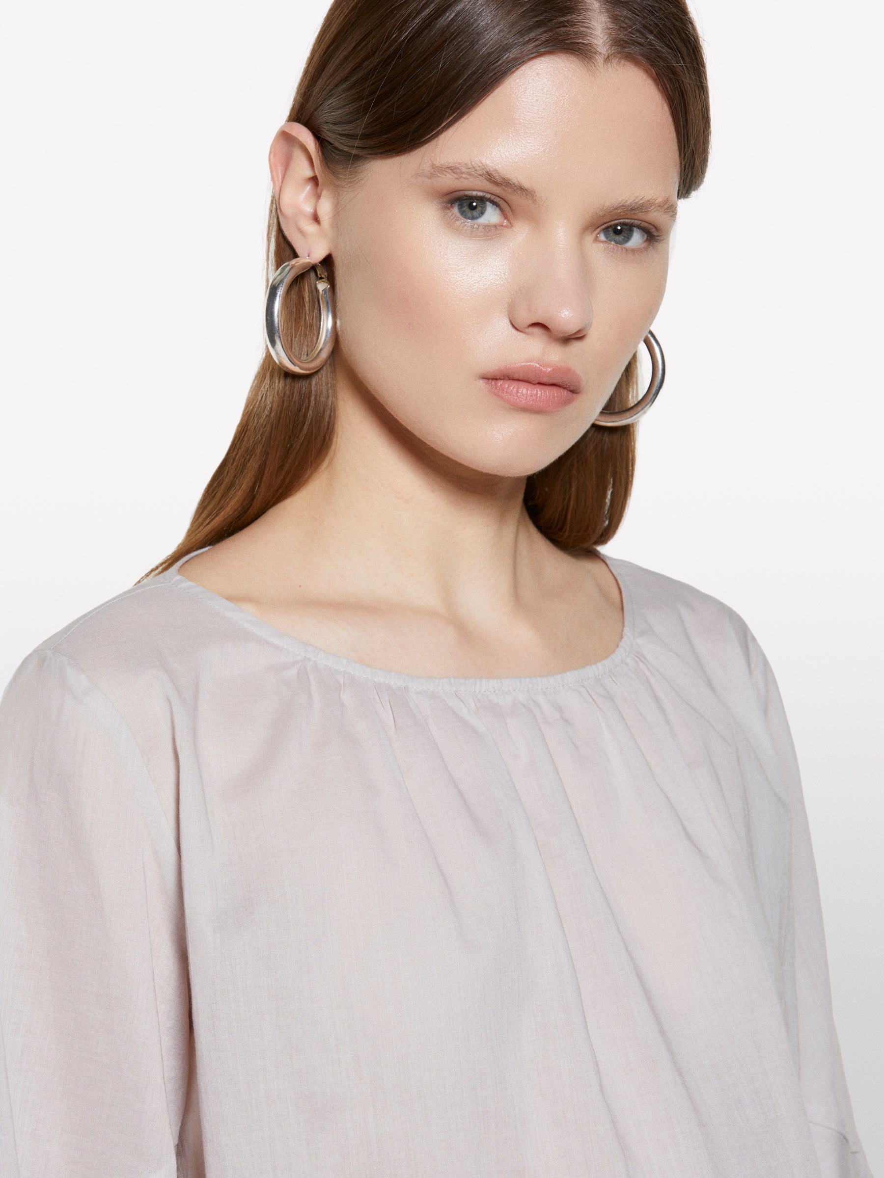 Blusa cinzenta com folhos - ucb_image_FY