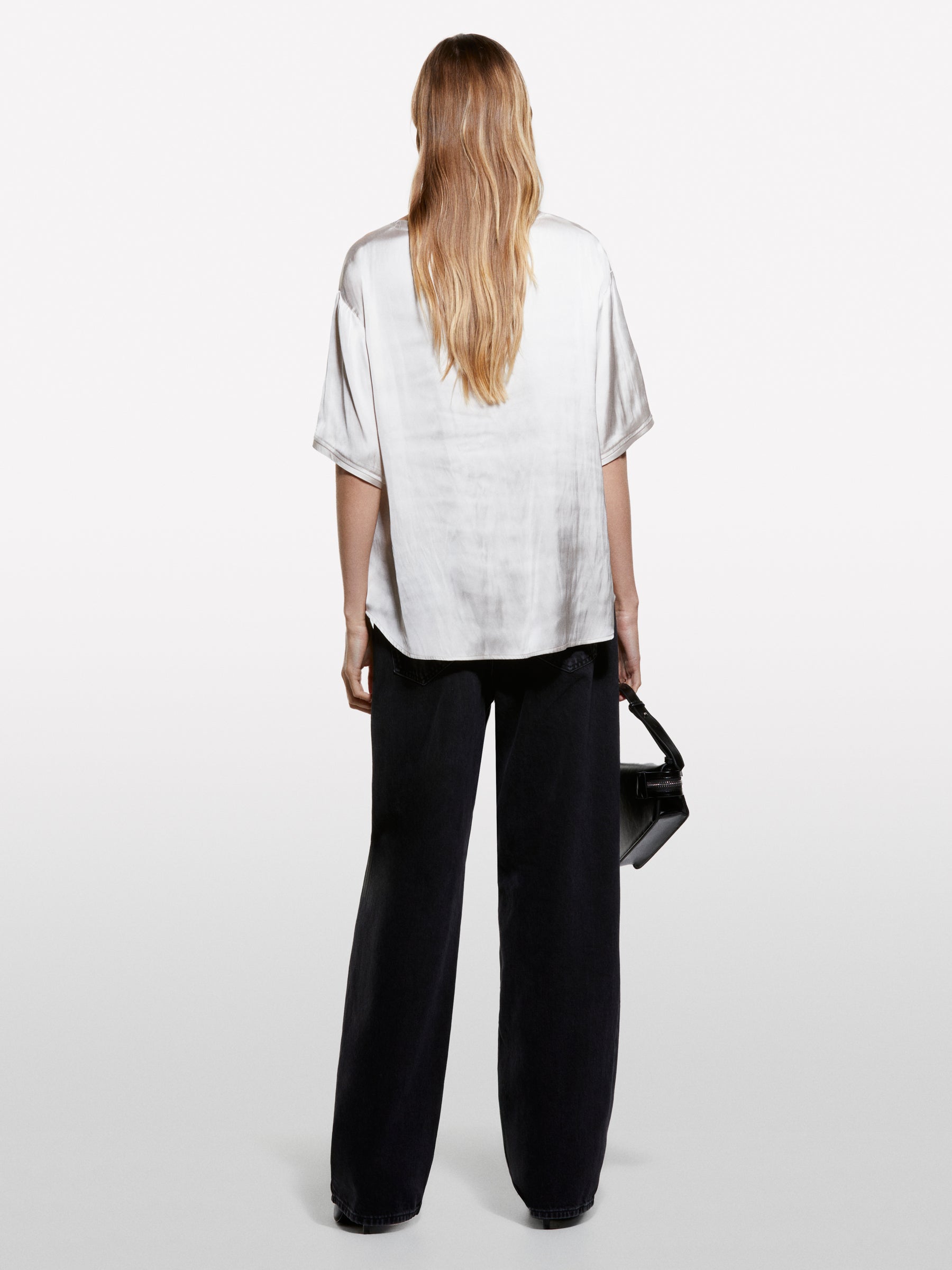 Blusa bege over fit em cetim - ucb_image_B