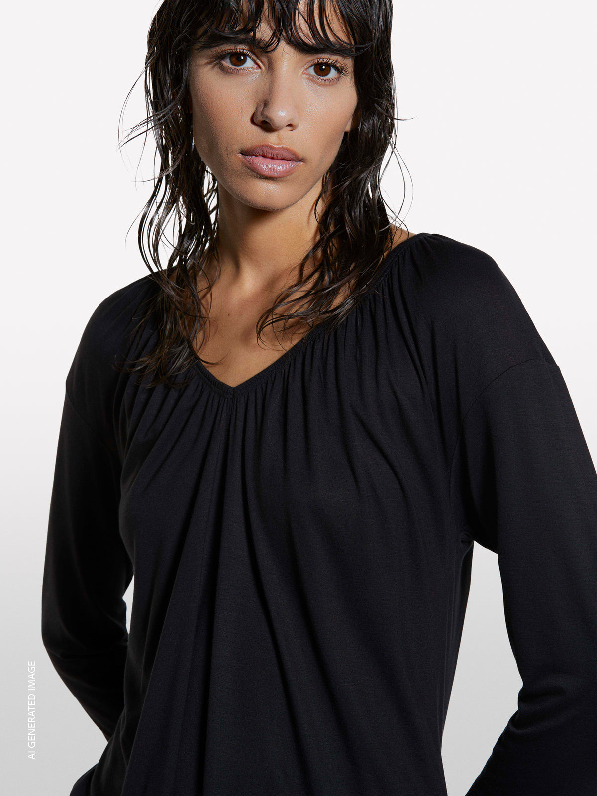 T-shirt preta com franzido - ucb_image_FY
