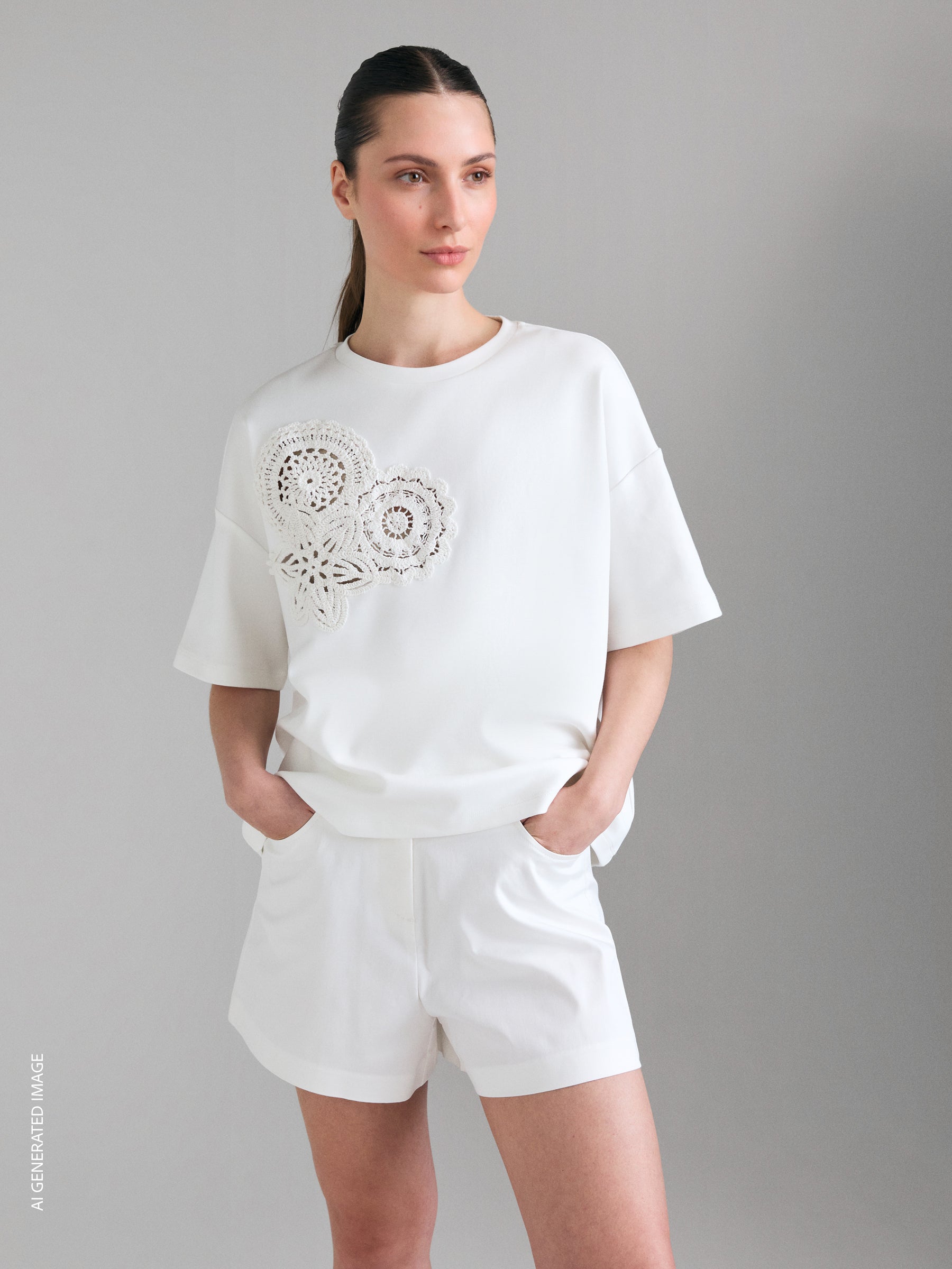 T-shirt com bordado crochê - ucb_image_FY