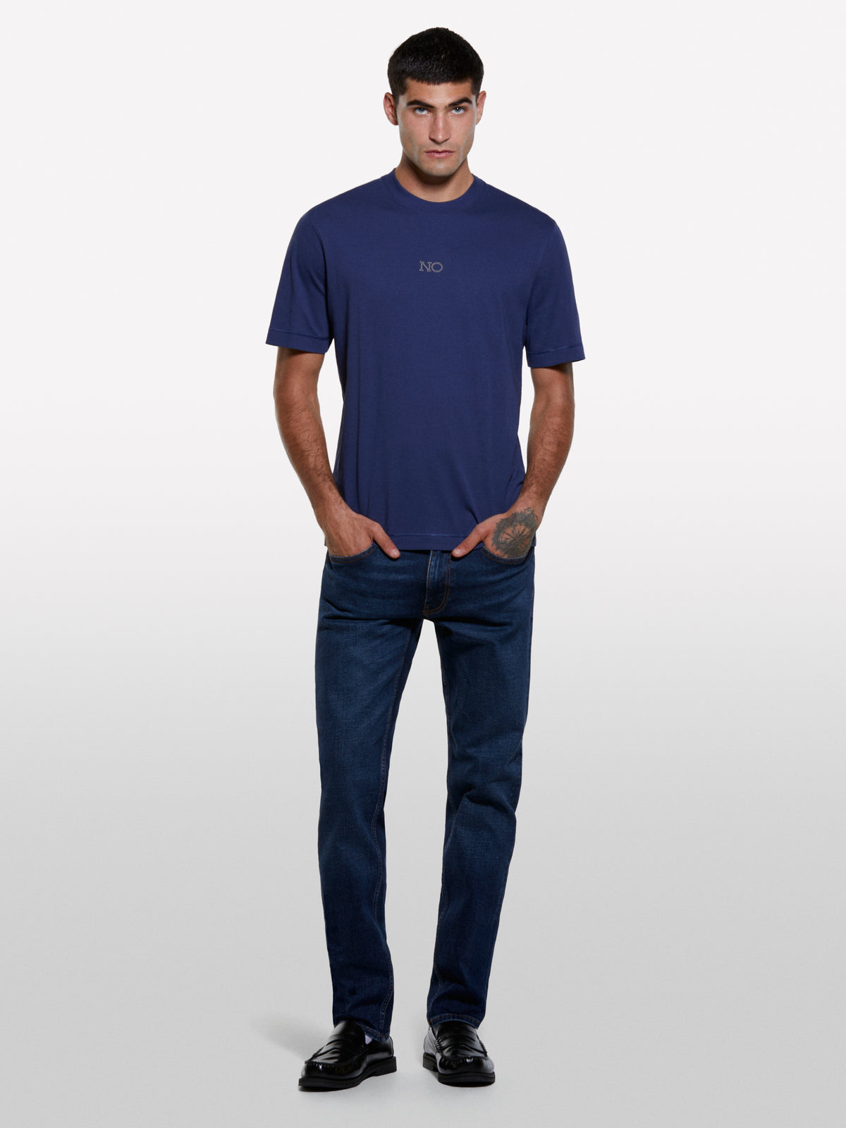 T-shirt azul-escuro com estampa - ucb_image_F