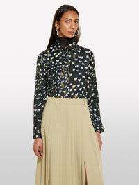 Camisa preta em cetim estampado - ucb_image_FY