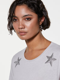 T-shirt cinzenta com estampa de estrelas - ucb_image_FY