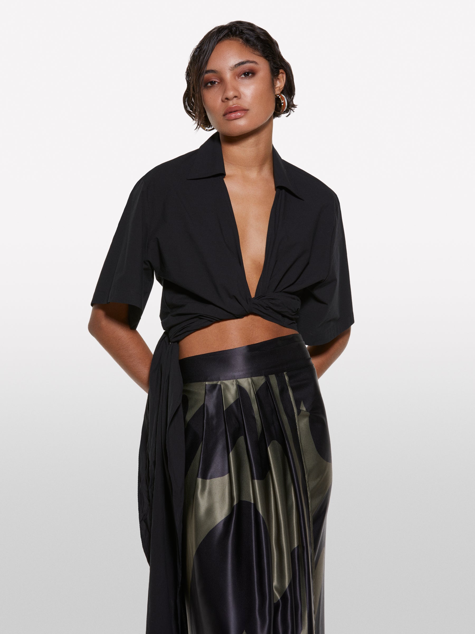 Camisa preta cruzada - ucb_image_FY