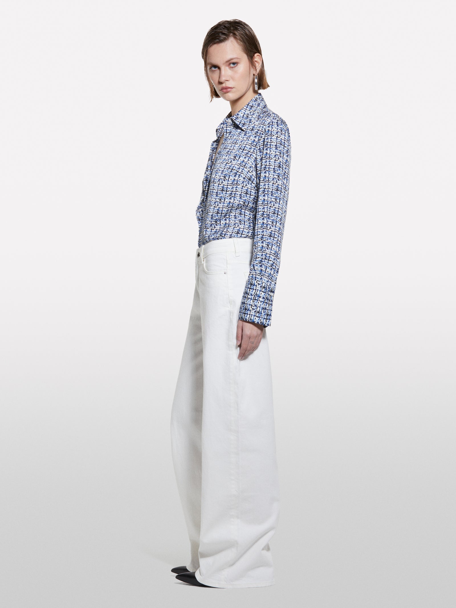 Camisa azul-claro em cetim estampado - ucb_image_F