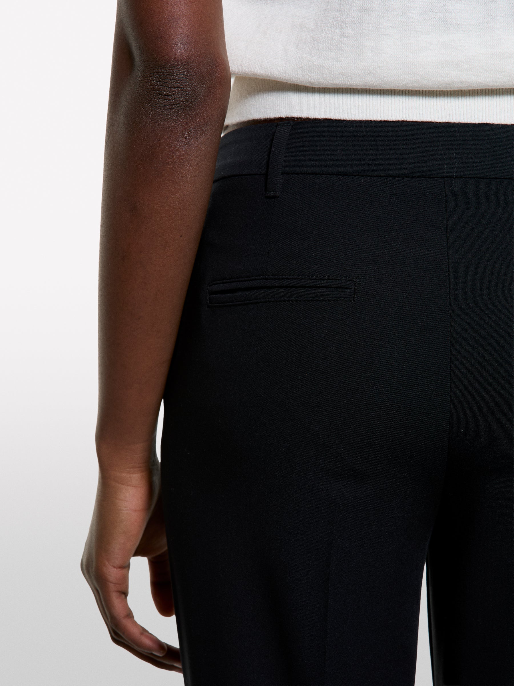 Calças pretas cigarette - ucb_image_FY