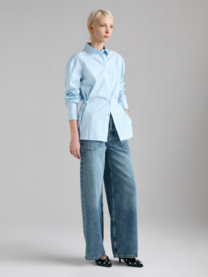 Camisa às riscas com atilhos