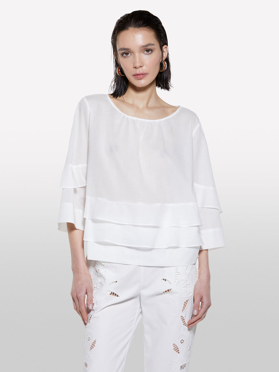 Blusa branca com folhos - ucb_image_FY