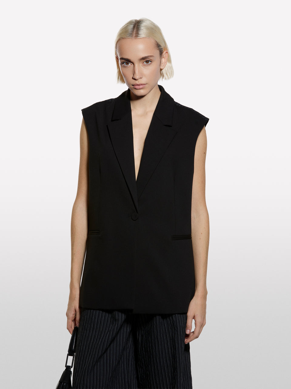 Colete preto com contraste riscado - ucb_image_FY