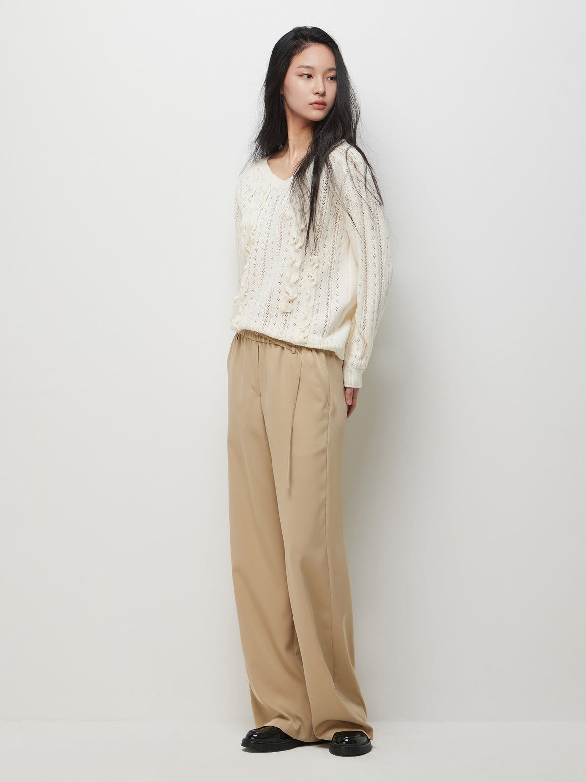 Wide trousers with belt