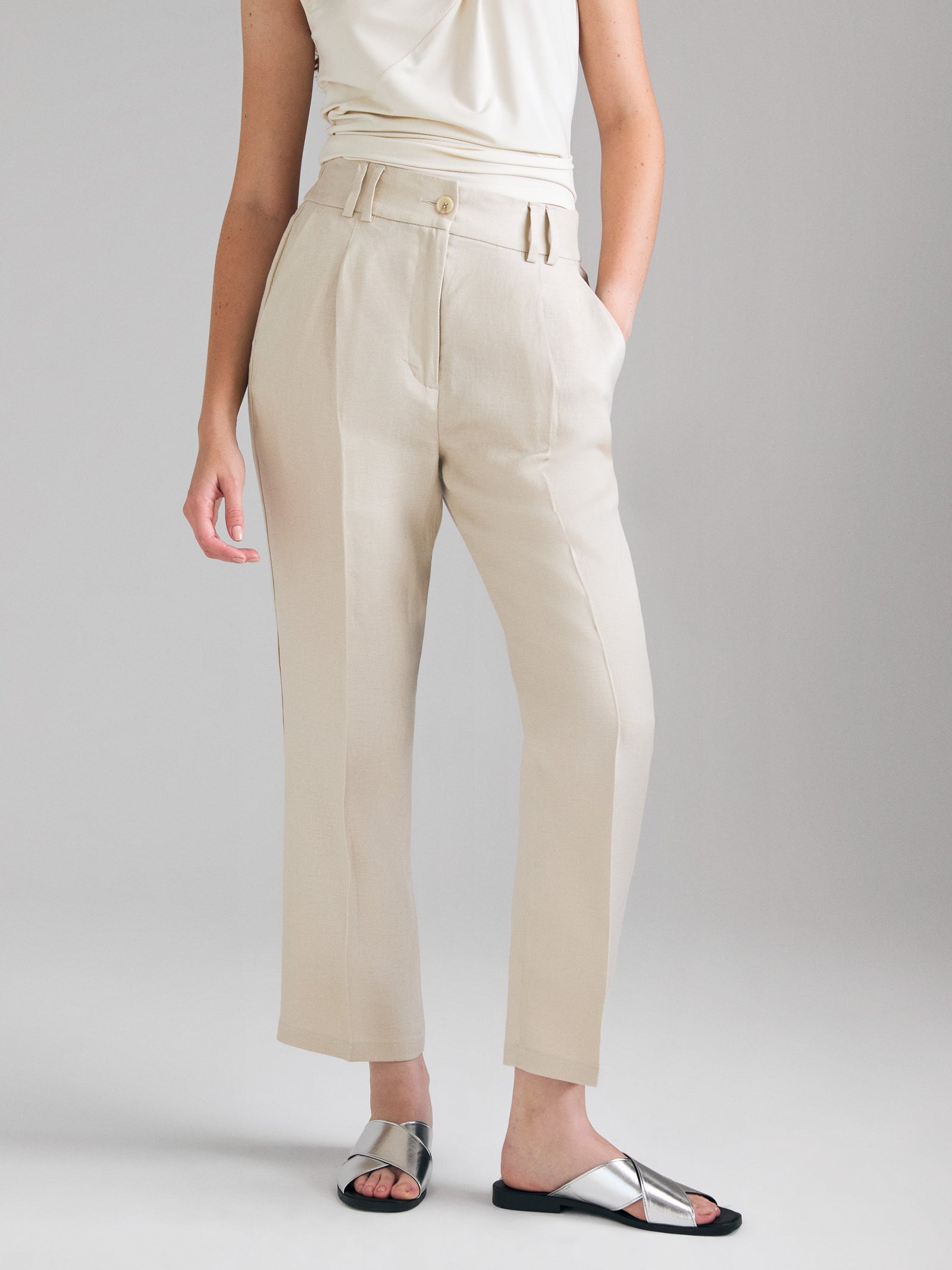 Regular fit trousers 100% linen