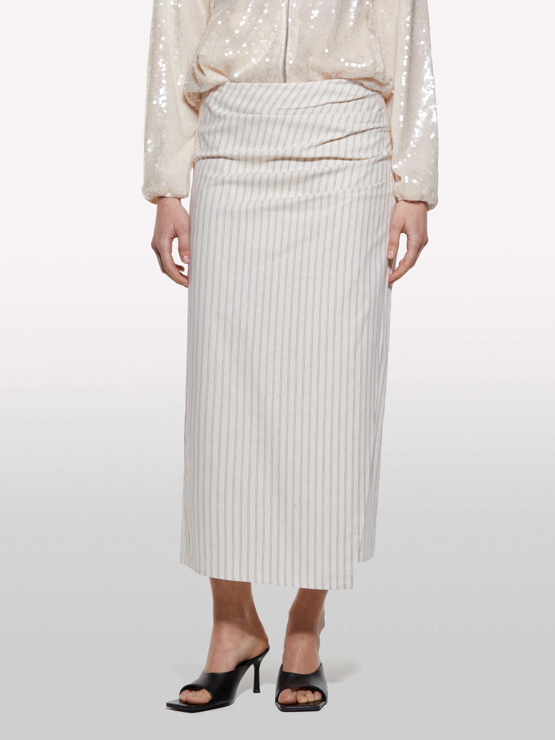 Saia bege às riscas - ucb_image_FY