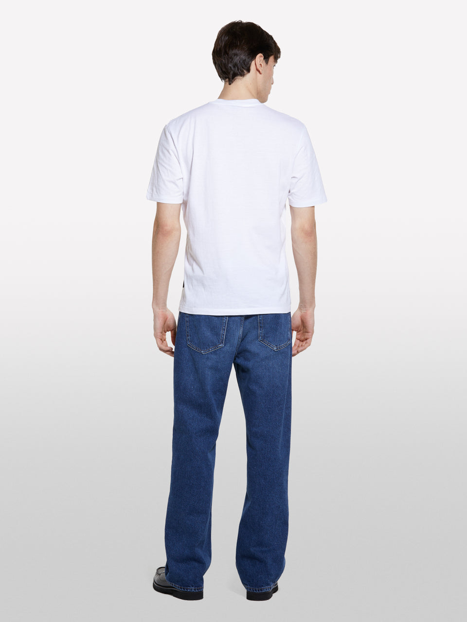 T-shirt branca com estampa de letra - ucb_image_B