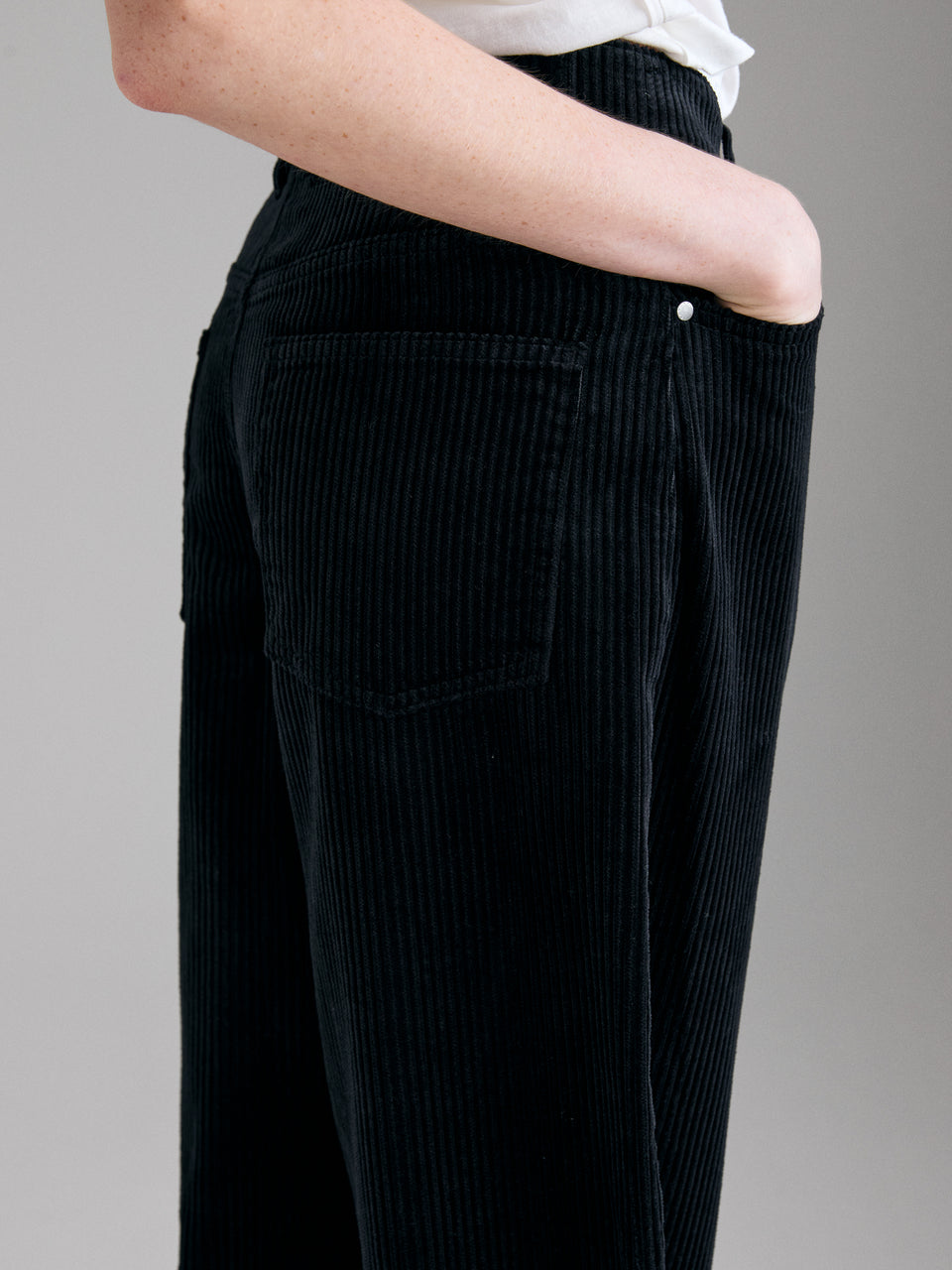 Pantaloni barrel fit in velluto a costine - ucb_image_FY