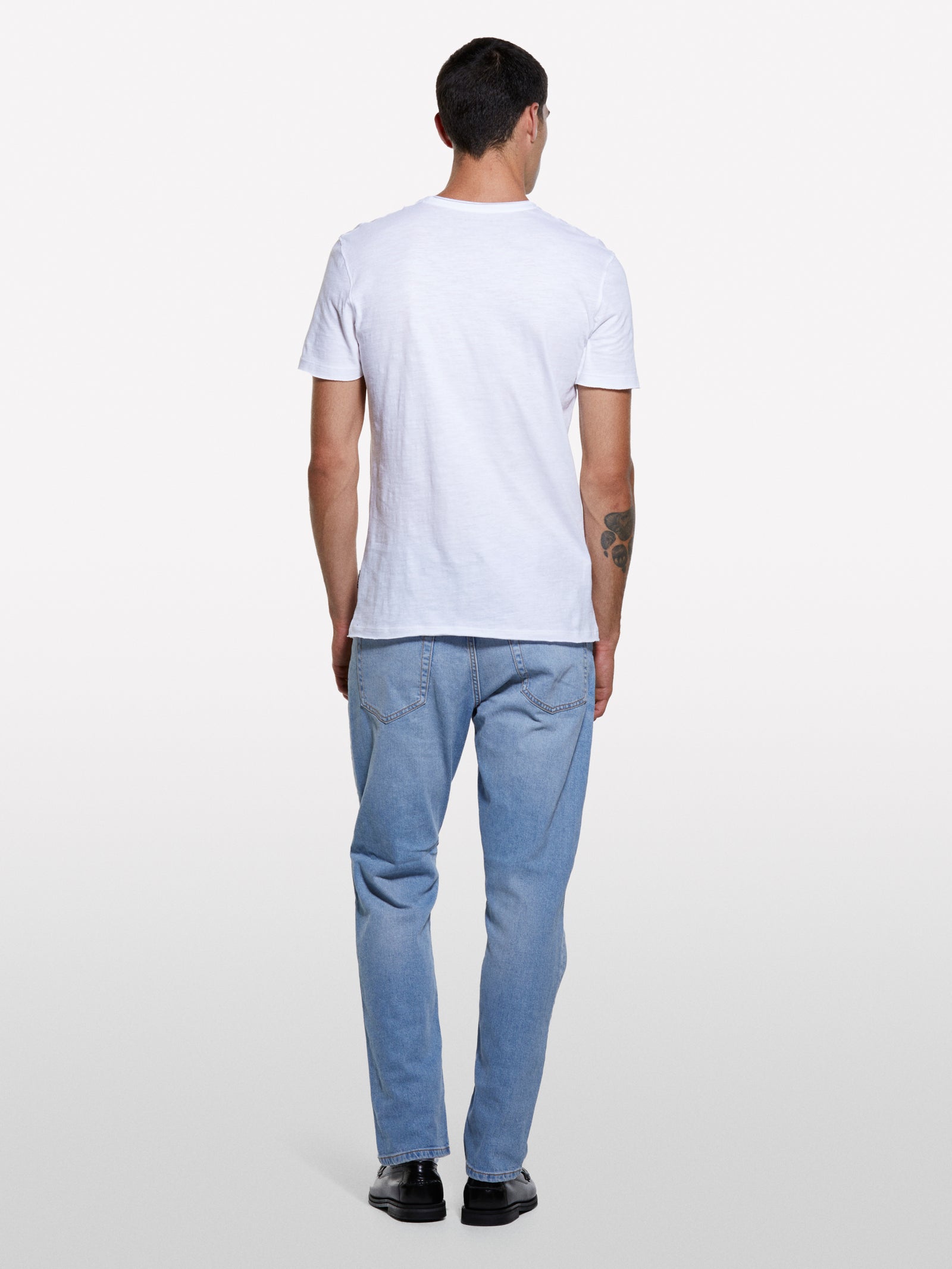 T-shirt branca com corte vivo - ucb_image_B