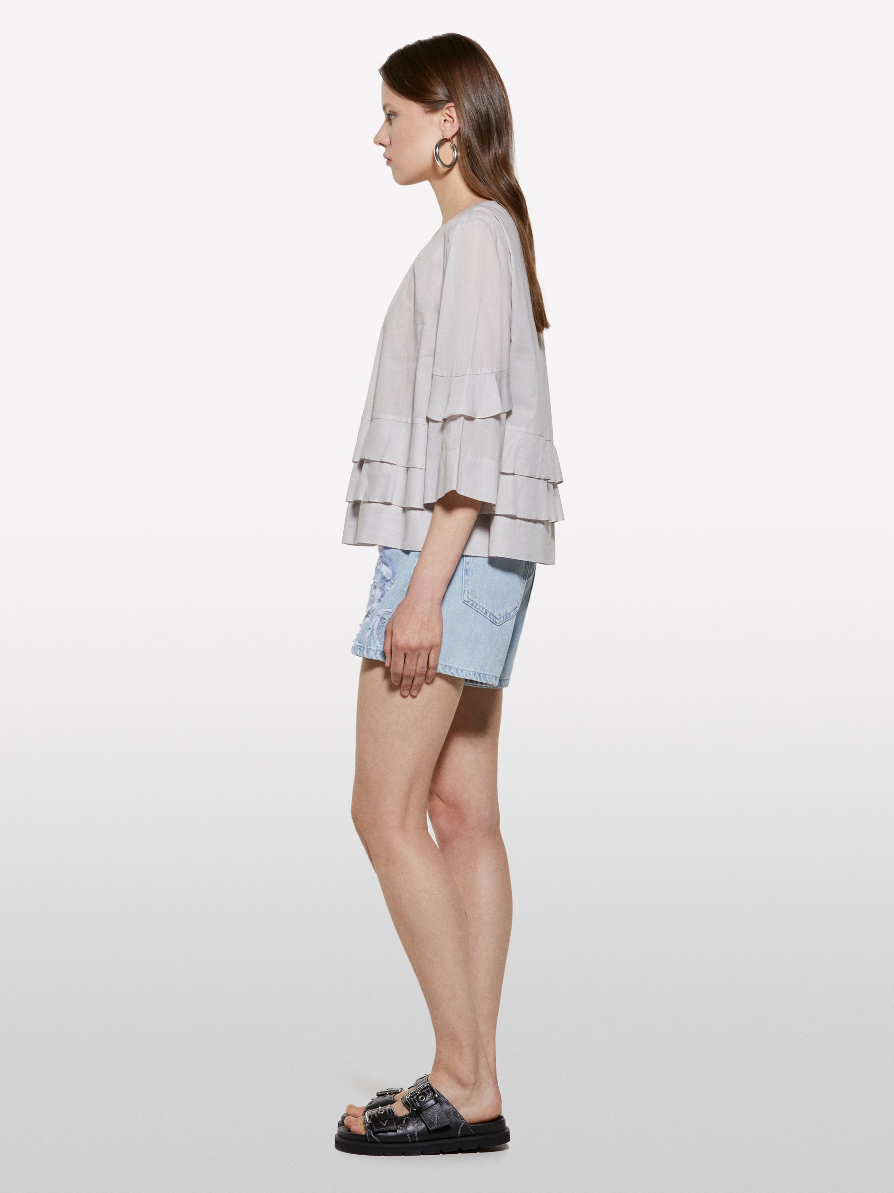 Blusa cinzenta com folhos - ucb_image_F