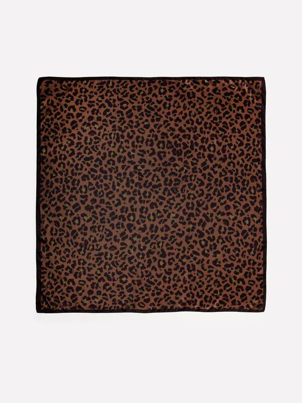 Len&ccedil;o animalier - &eacute;charpes e len&ccedil;os para mulher | Sisley