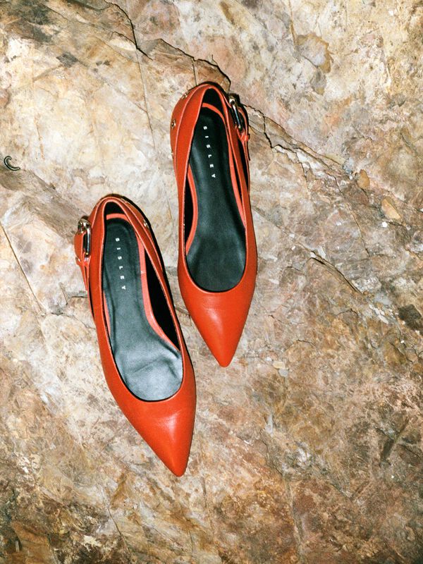 Sabrinas vermelhas em pele com fivela - sapatos rasos mulher | Sisley