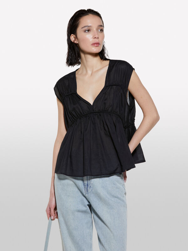 Top preto com franzido Top preto com franzido - tops para mulher | Sisley