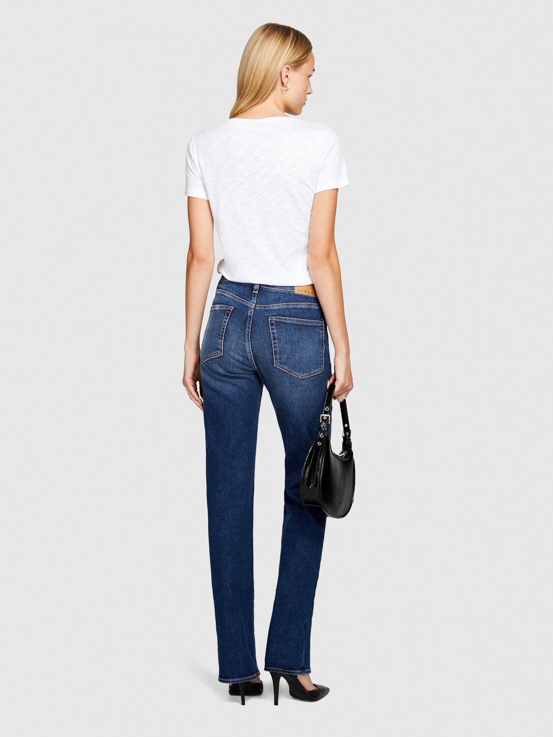 T-shirt decote redondo com corte vivo Mulher image number null