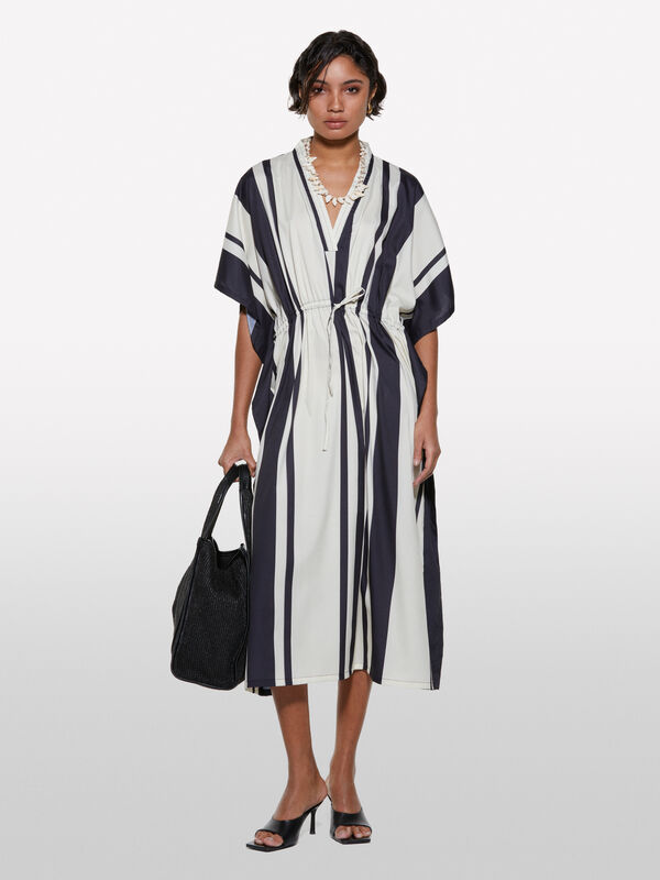 Kaftan comprido estampado fundo claro - vestidos midi para mulher | Sisley