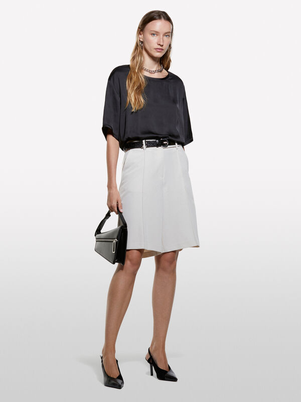 Blusa preta over fit em cetim - blusas para mulher | Sisley
