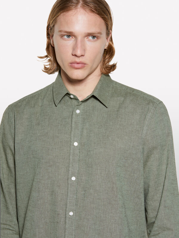 Camisa em mistura de linho verde sálvia - camisas regular para homem | Sisley