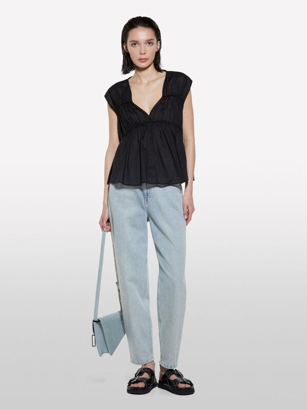 Top preto com franzido Top preto com franzido - tops para mulher | Sisley