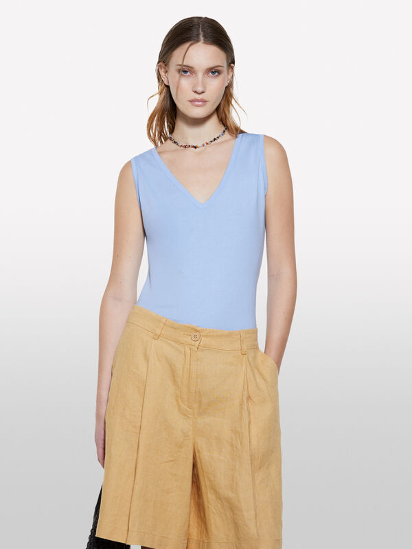 Top azul-claro com decote em V - tops para mulher | Sisley