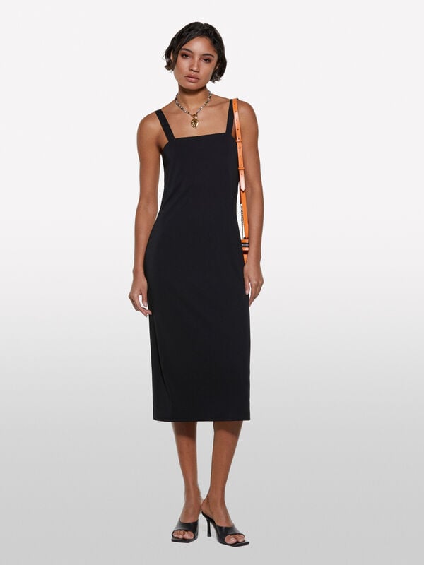 Vestido preto com abertura - vestidos midi para mulher | Sisley