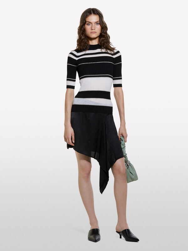 Camisola slim fit &agrave;s riscas bege e preto - camisolas gola redonda para mulher | Sisley