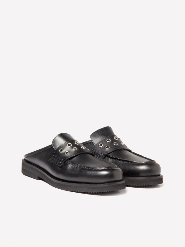 Sabot em pele com ilhoses - sapatos rasos mulher | Sisley