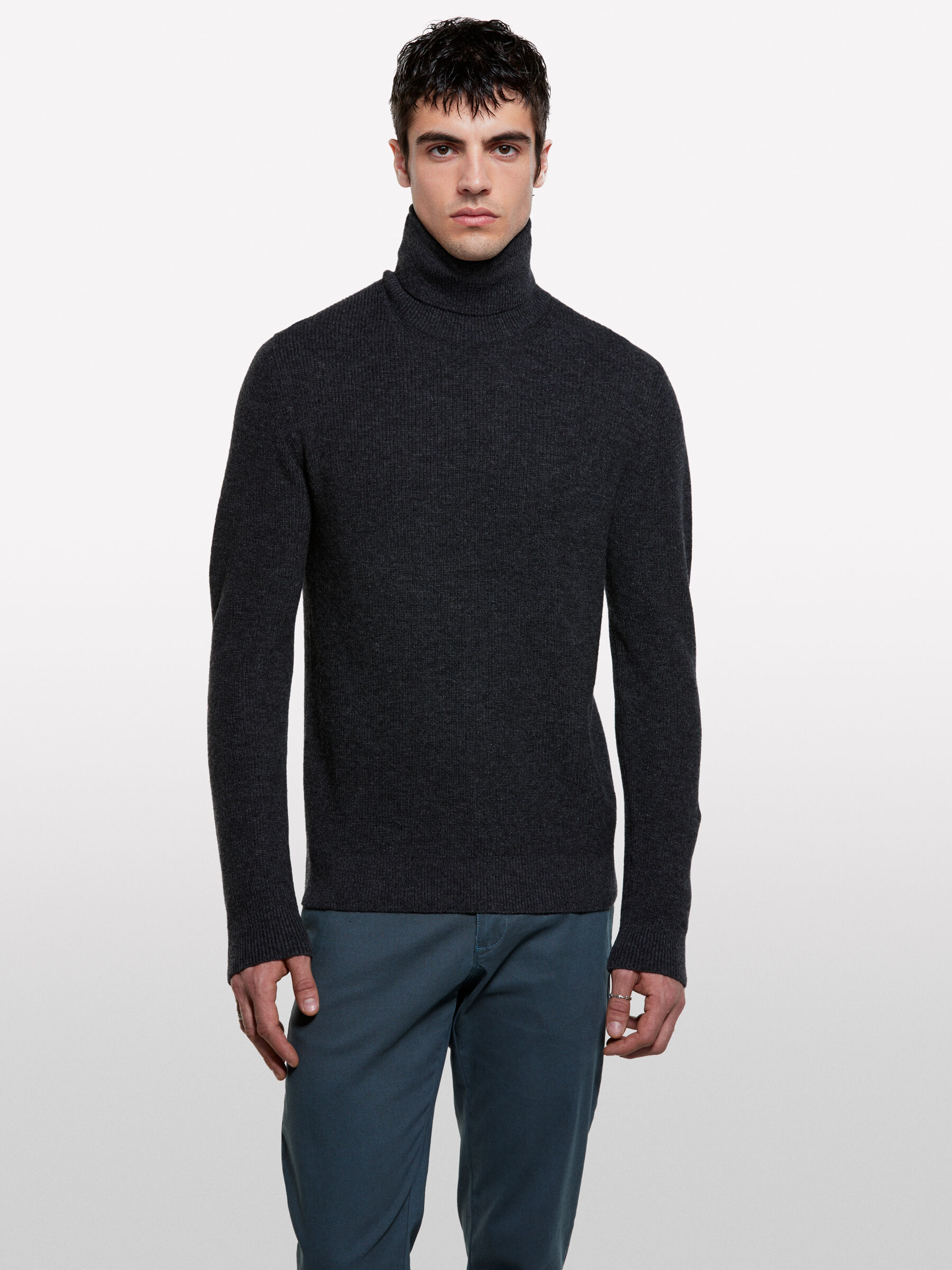 TURTLE NECK SWEATER Homem image number null