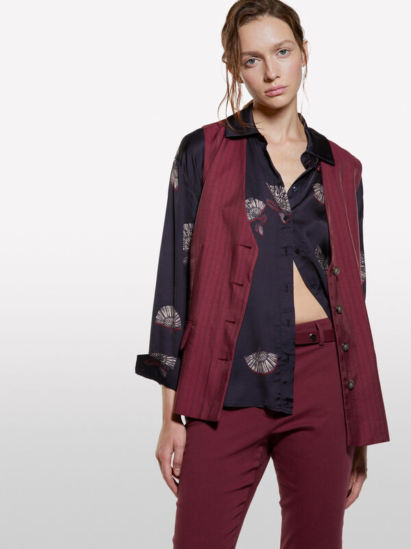 Camisa navy em cetim com estampa padrão - camisas para mulher | Sisley