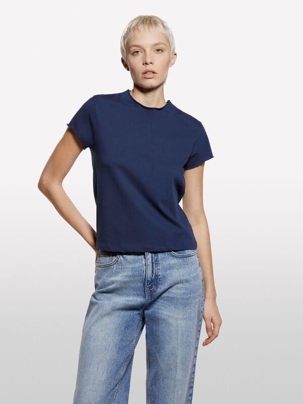 T-shirt azul-escuro com gola halter T-shirt azul-escuro com gola halter - t-shirt de manga curta para mulher | Sisley