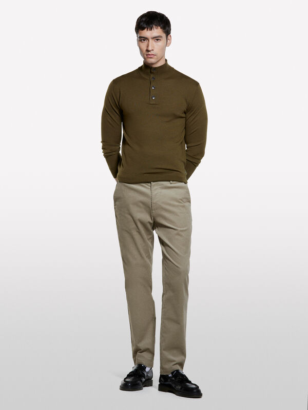 Brown sweater with high neck  - camisolas gola alta para homem | Sisley