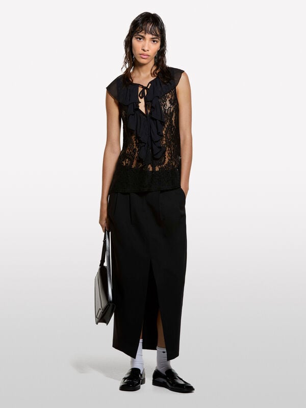 Top preto em renda com jabot Top preto em renda com jabot - tops para mulher | Sisley
