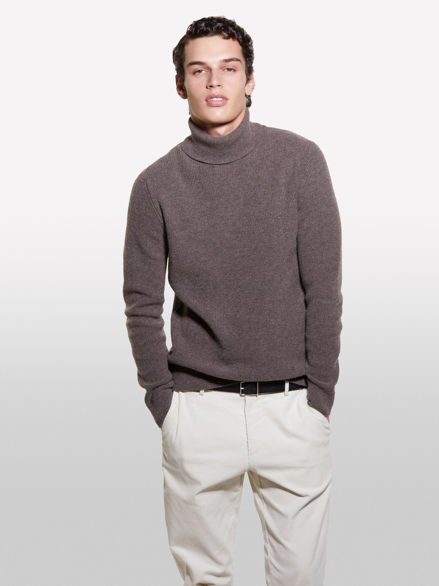 TURTLE NECK SWEATER Homem image number null