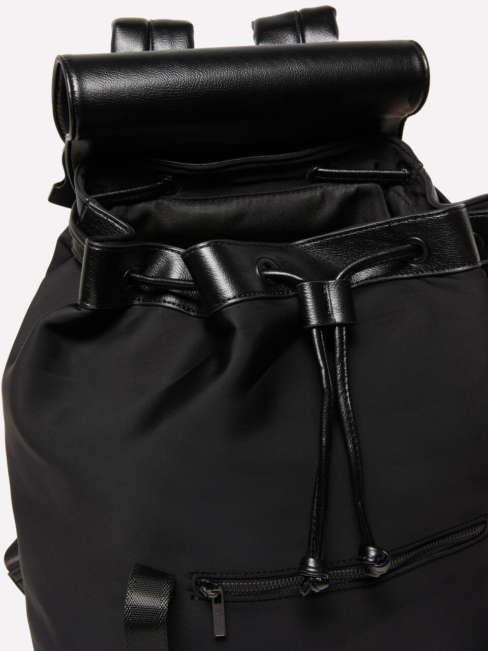 KNAPSACK Homem image number null