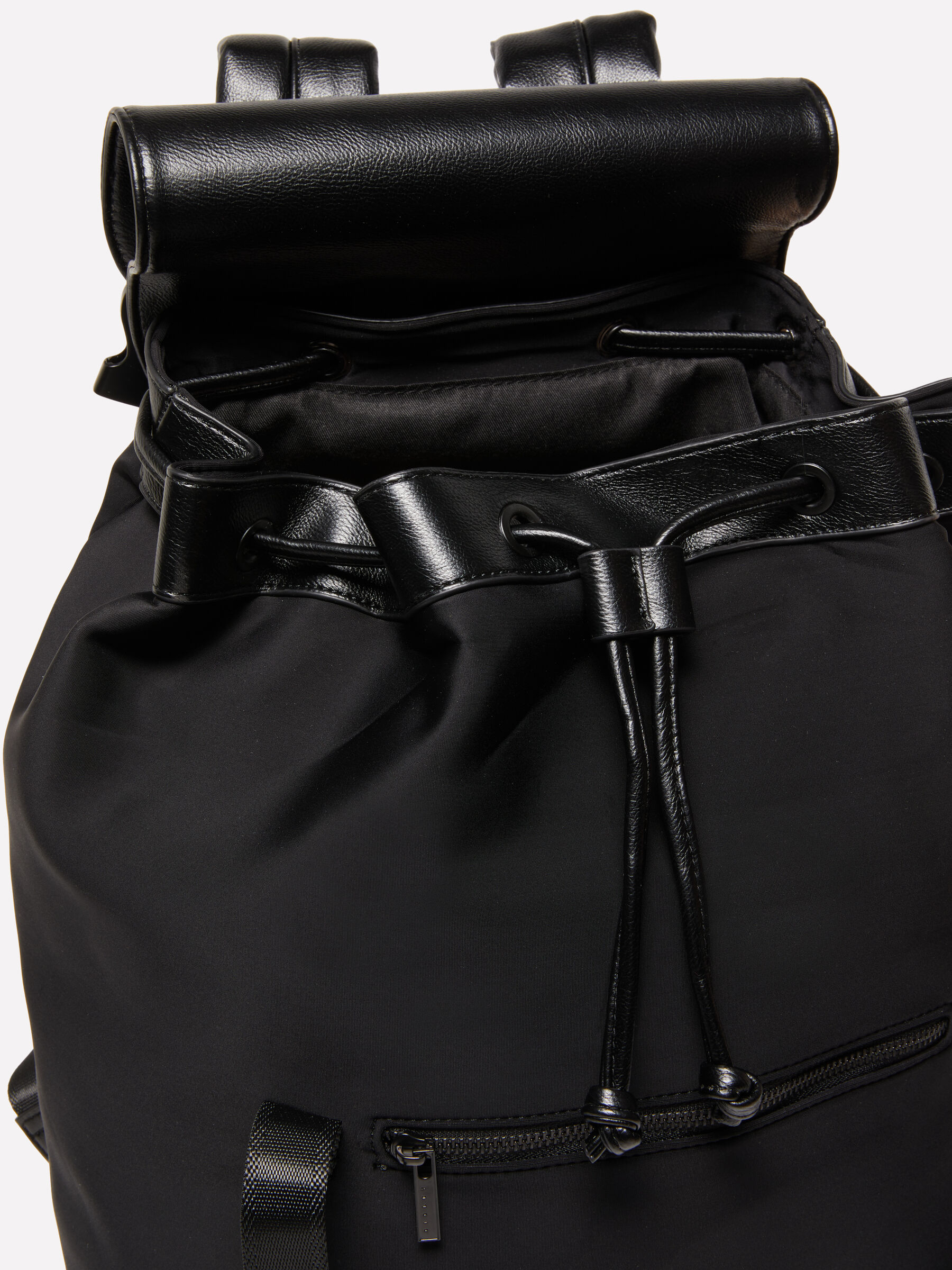 KNAPSACK Homem image number null