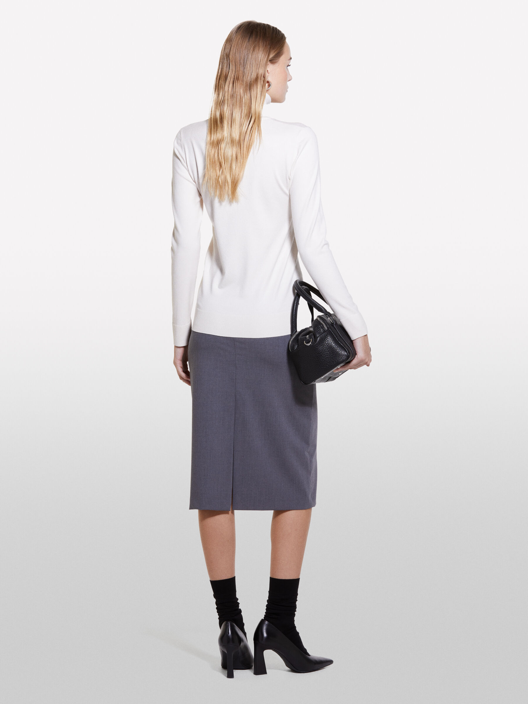 TURTLE NECK SWEATER Mulher image number null