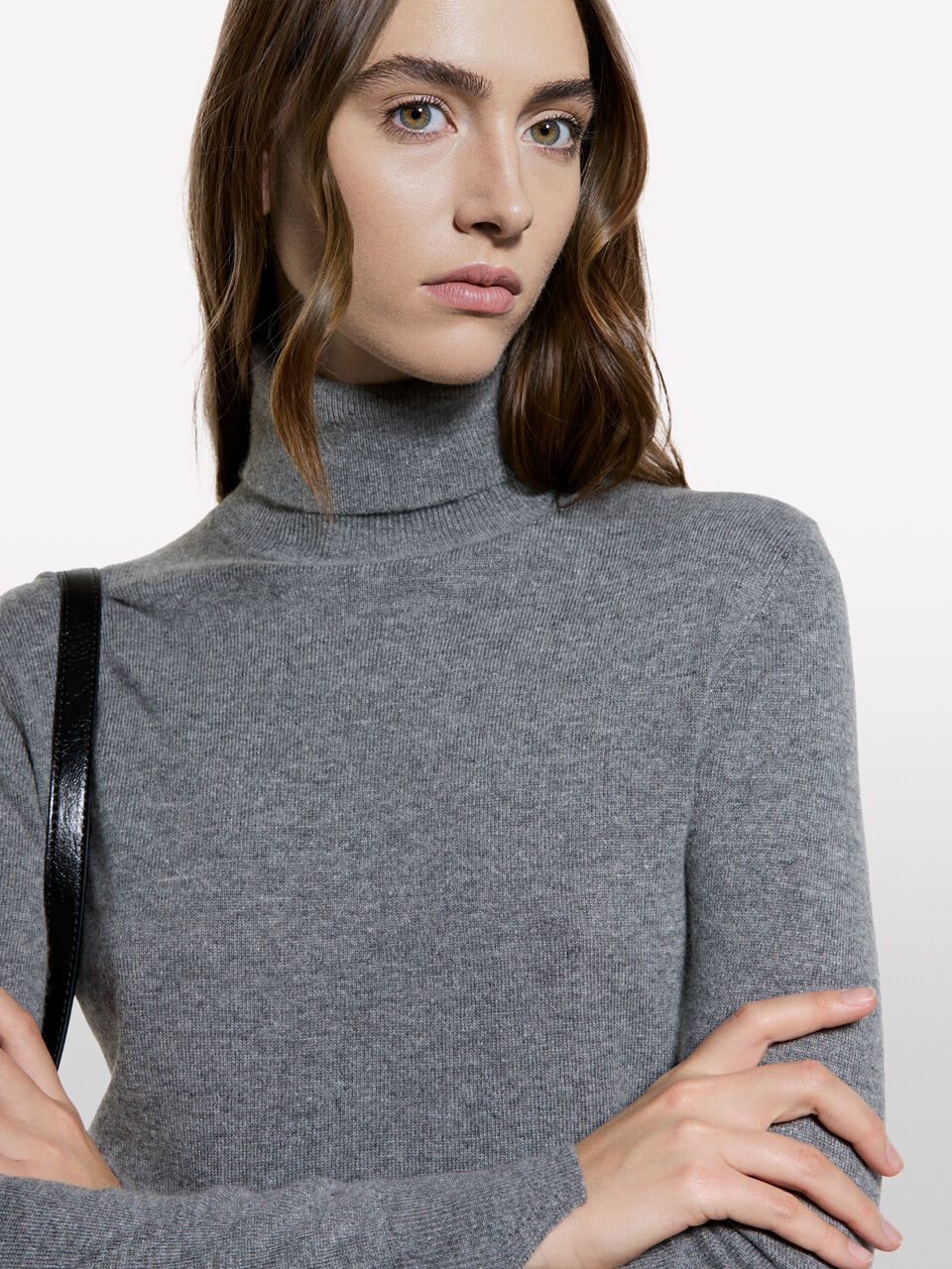TURTLE NECK SWEATER Mulher image number null