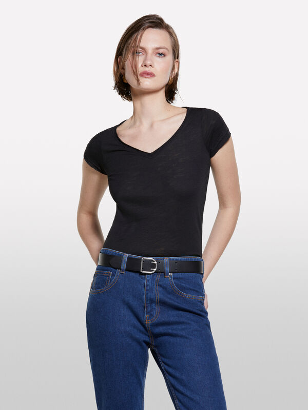 T-shirt decote em V preto - t-shirt de manga curta para mulher | Sisley