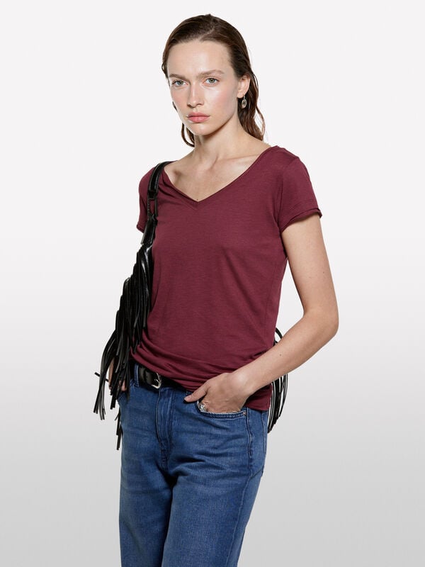 T-shirt decote em V bordô T-shirt decote em V bordô - t-shirt de manga curta para mulher | Sisley