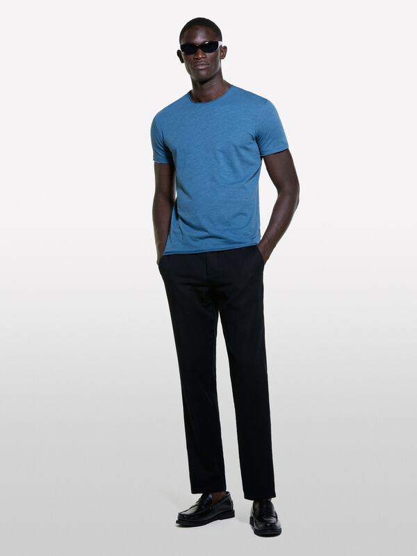T-shirt azul com corte vivo - t-shirt de manga curta para homem | Sisley