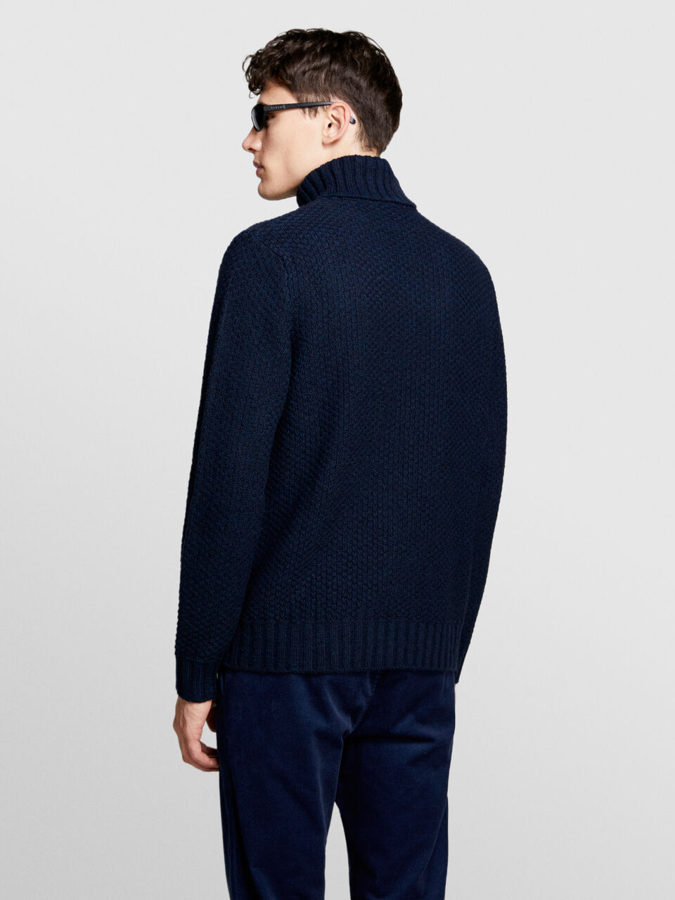 TURTLE NECK SWEATER Homem image number null