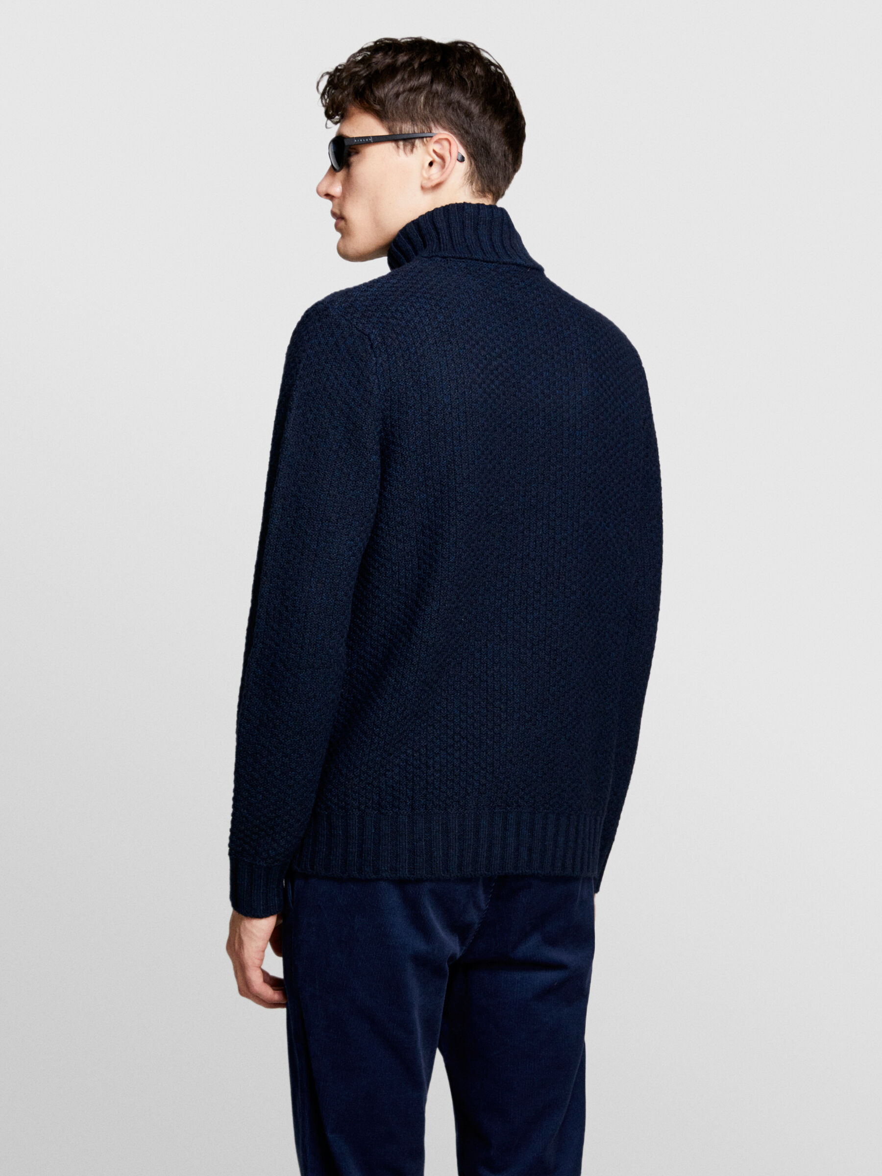 TURTLE NECK SWEATER Homem image number null
