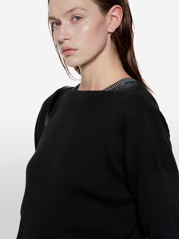 Camisola preta com decote à barco - camisolas gola redonda para mulher | Sisley